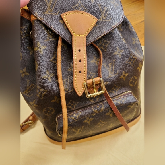 Louis Vuitton Montsouris MM Backpack - Picture 7 of 16
